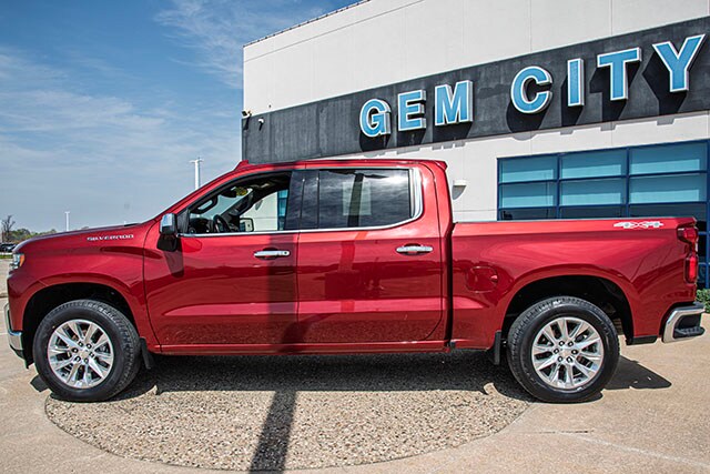 Used 2021 Chevrolet Silverado 1500 LTZ with VIN 1GCUYGED3MZ327007 for sale in Quincy, IL