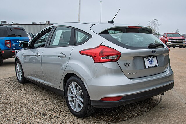 2017 Ford Focus SE photo 2