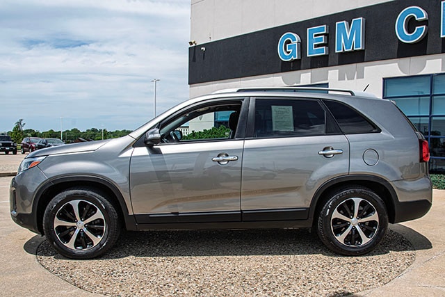 Used 2015 Kia Sorento LX with VIN 5XYKT4A73FG609802 for sale in Quincy, IL