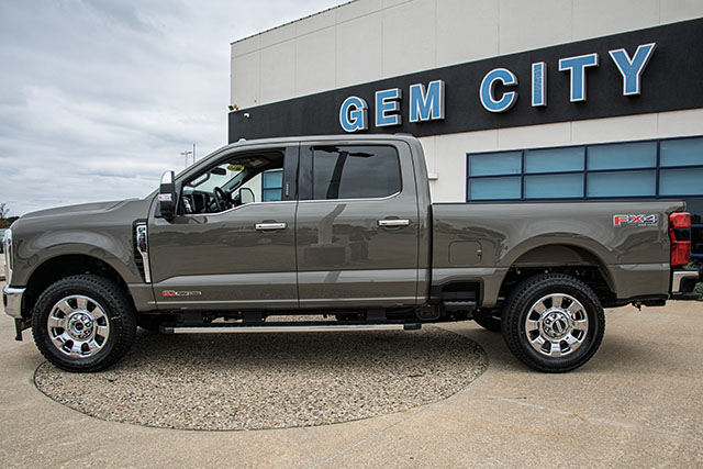 New 2027 Ford Super Duty F-350® Lariat® TRUCK