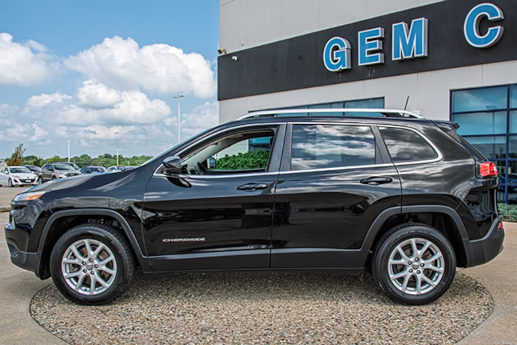 Used 2017 Jeep Cherokee Latitude SUV