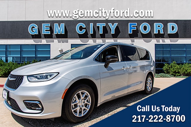 2024 Chrysler Pacifica Touring L's photo