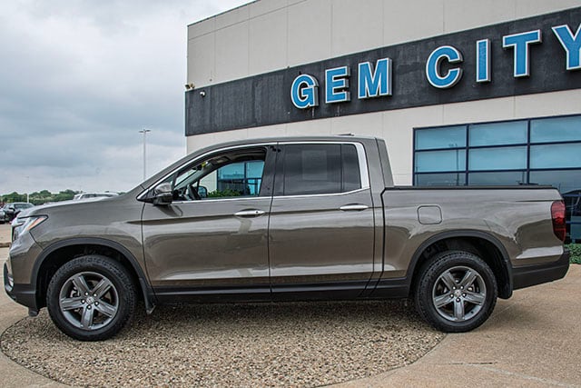 Used 2022 Honda Ridgeline RTL-E with VIN 5FPYK3F73NB013022 for sale in Quincy, IL