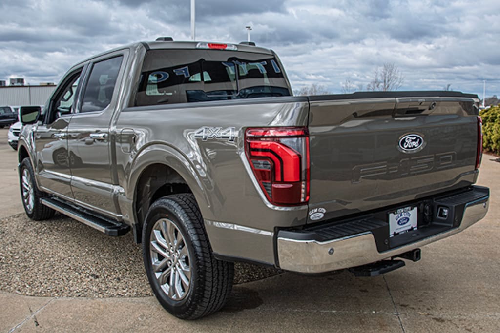 New 2025 Ford F-150 Lariat TRUCK
