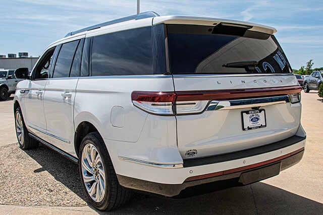 2024 Lincoln Navigator L Reserve photo 2