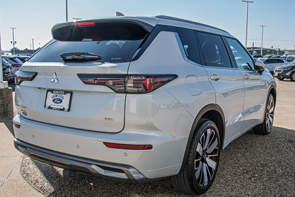 Used 2025 Mitsubishi Outlander SEL SUV