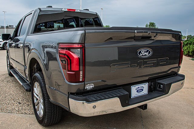 2025 Ford F-150 Lariat photo 2