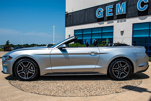 Used 2020 Ford Mustang EcoBoost Premium with VIN 1FATP8UH5L5125399 for sale in Quincy, IL