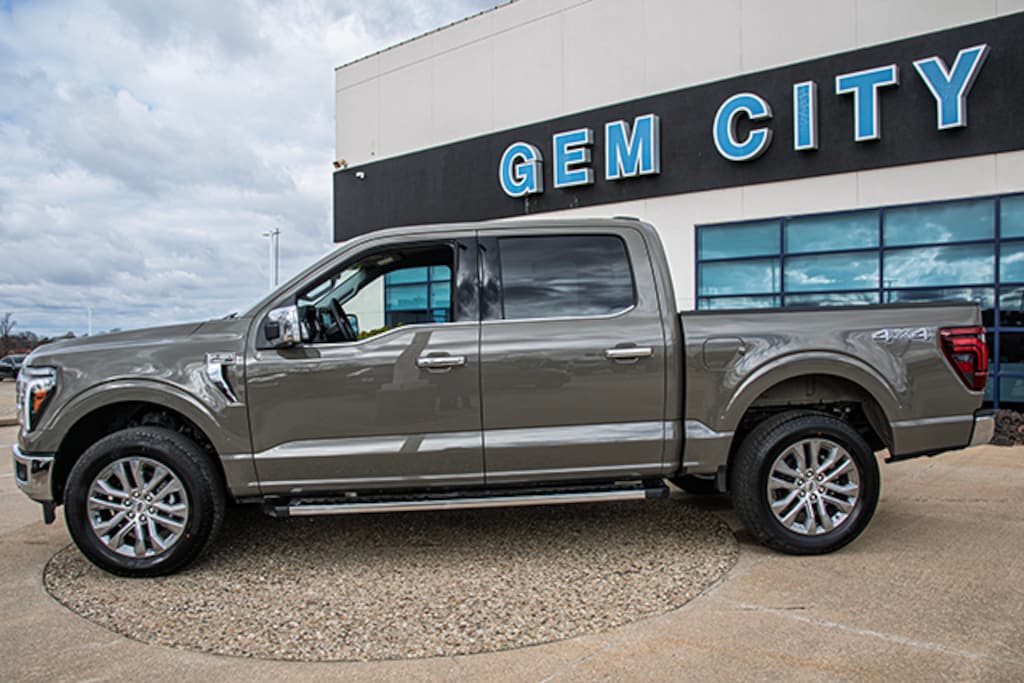 New 2025 Ford F-150 Lariat TRUCK