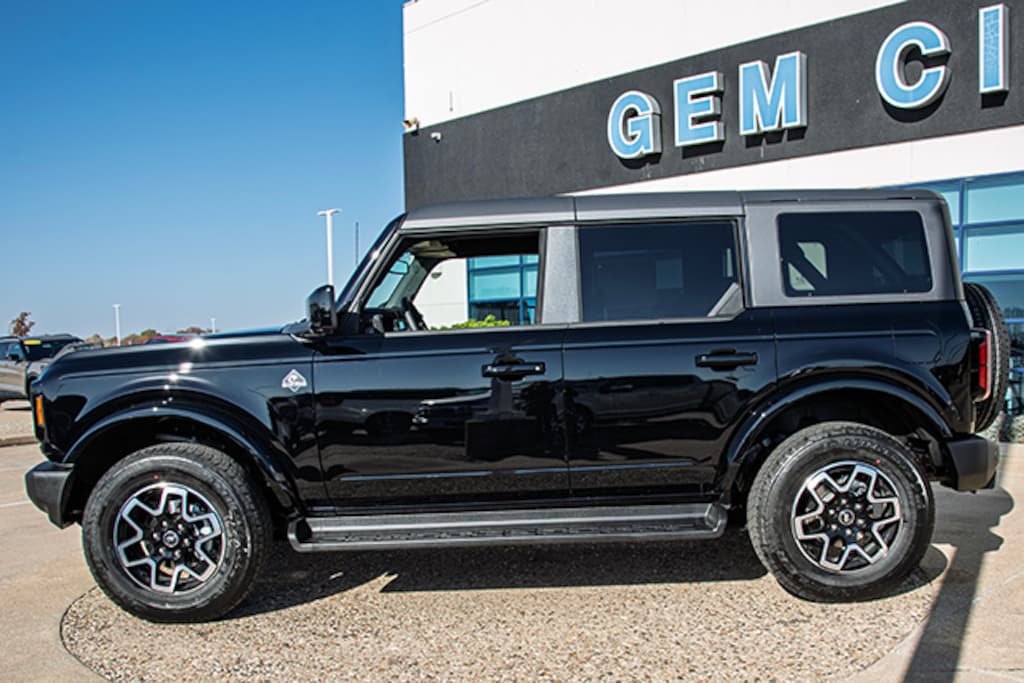 New 2025 Ford Bronco Outer Banks SUV