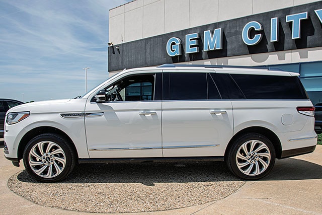 Used 2024 Lincoln Navigator Reserve L with VIN 5LMJJ3LG4REL00595 for sale in Quincy, IL