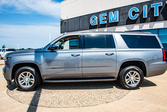 Used 2020 Chevrolet Suburban LT with VIN 1GNSKHKC6LR269331 for sale in Quincy, IL