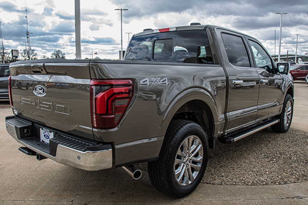 New 2025 Ford F-150 Lariat TRUCK