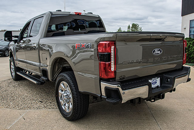 New 2027 Ford Super Duty F-350® Lariat® TRUCK
