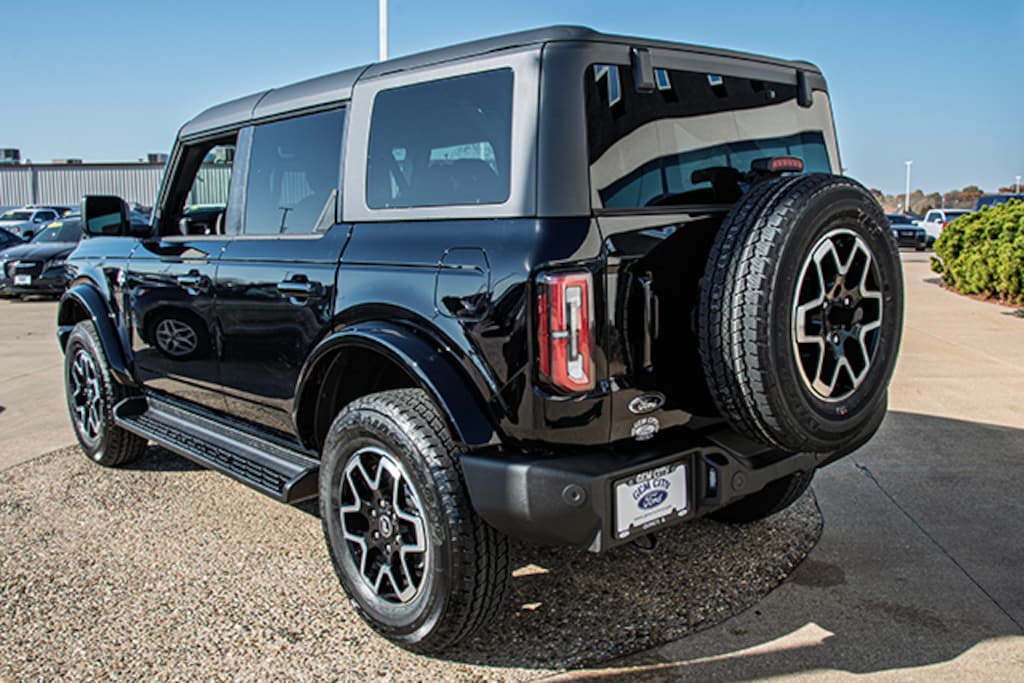 New 2025 Ford Bronco Outer Banks SUV
