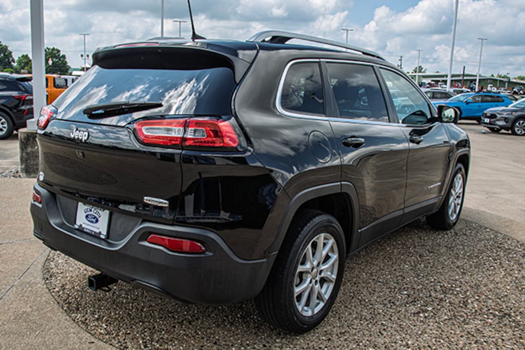 Used 2017 Jeep Cherokee Latitude SUV