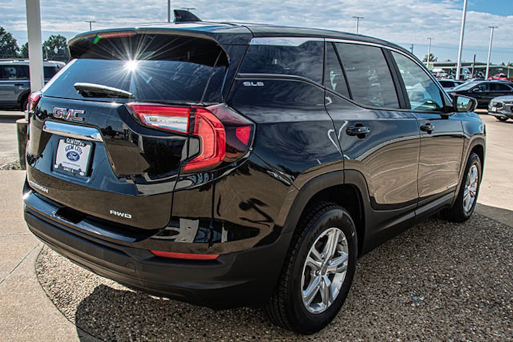 Used 2024 GMC Terrain SLE SUV