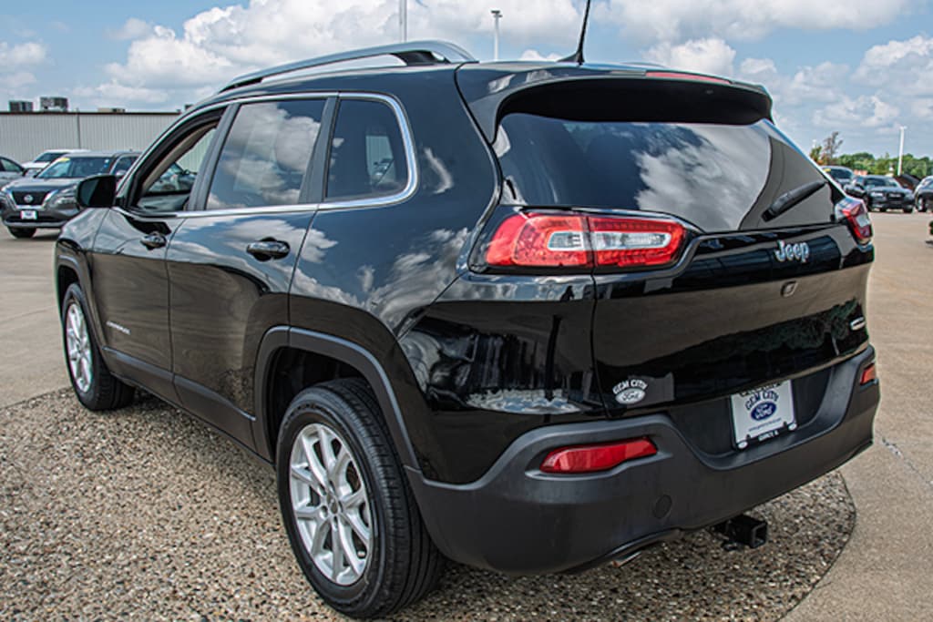 Used 2017 Jeep Cherokee Latitude SUV