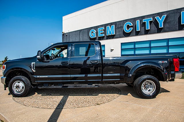 Used 2022 Ford F-350 Super Duty XLT with VIN 1FT8W3DT4NEF60007 for sale in Quincy, IL