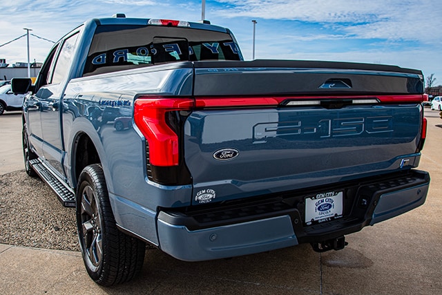 2023 Ford F-150 Lightning Lariat photo 3