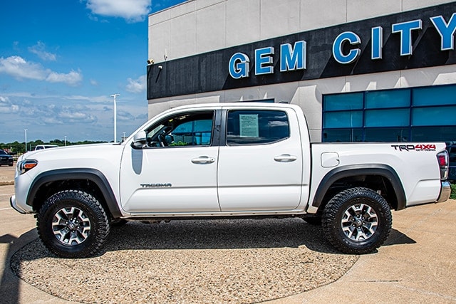 Used 2021 Toyota Tacoma TRD Off Road with VIN 3TMCZ5AN3MM424754 for sale in Quincy, IL