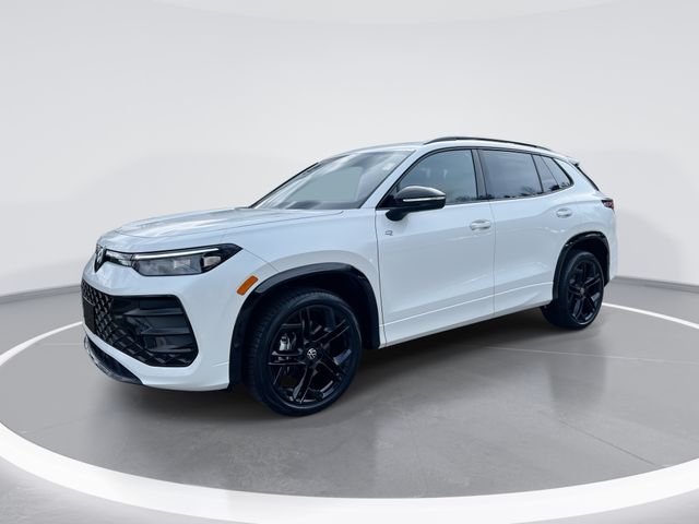 2025 Volkswagen Tiguan SE R-LINE BLACK's photo