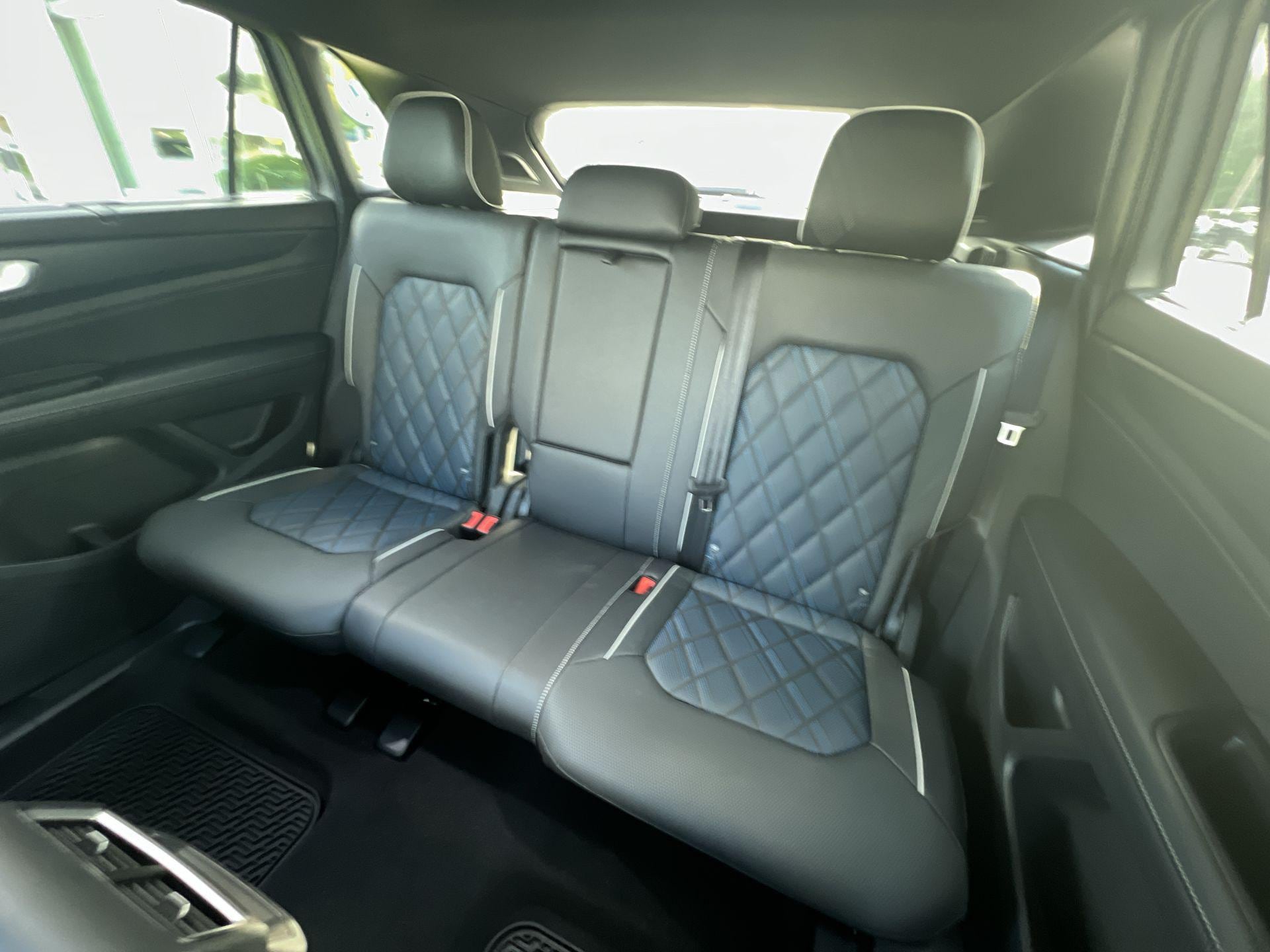 2026 Volkswagen Atlas Cross Sport SEL Premium R-LINE - Photo 22