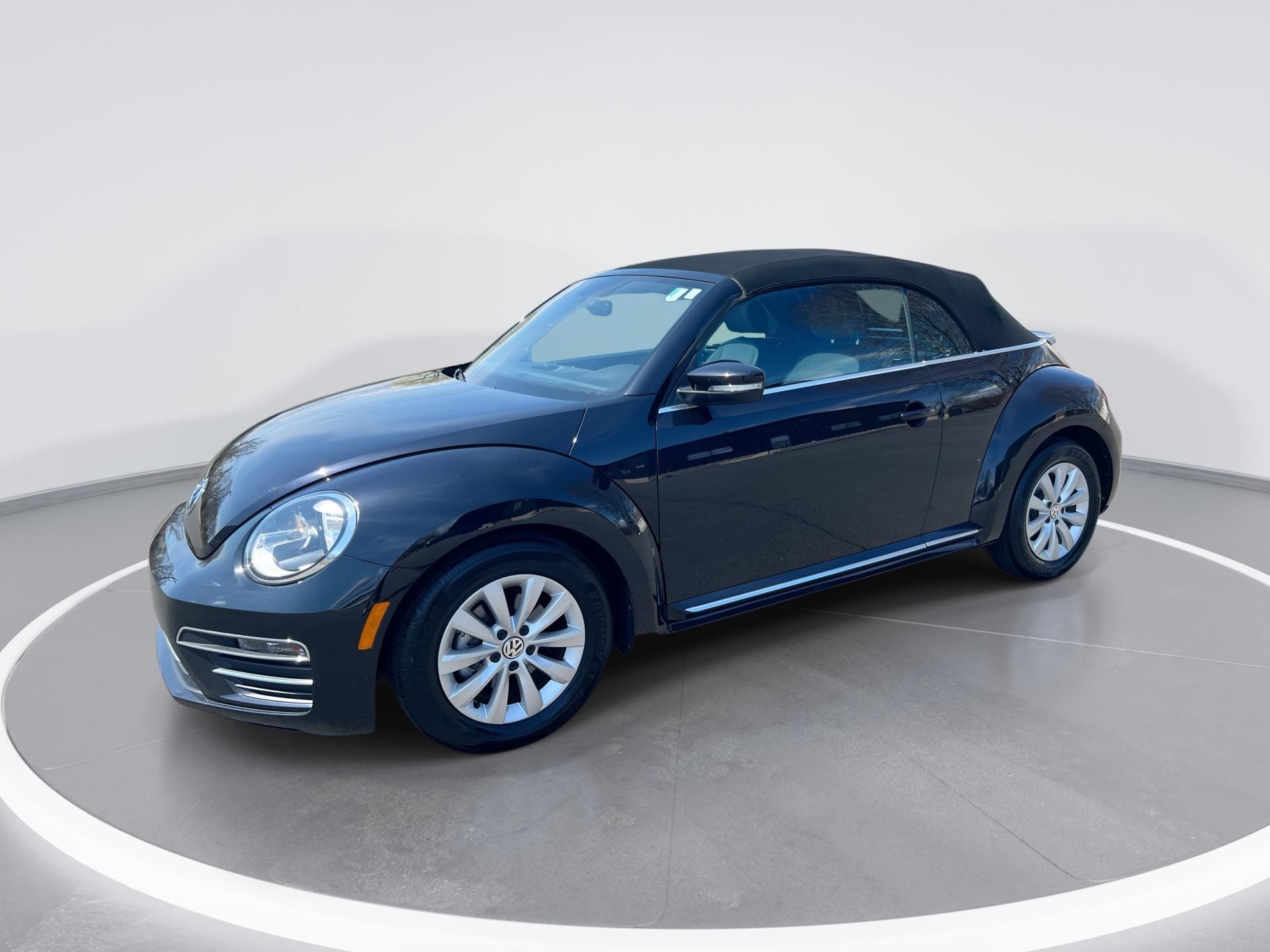 2018 Volkswagen Beetle 2.0T S Convertible Auto's photo
