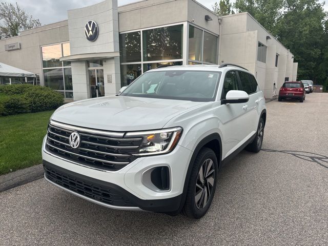 Certified 2024 Volkswagen Atlas SE w/Tech with VIN 1V2HR2CA3RC584235 for sale in Glastonbury, CT