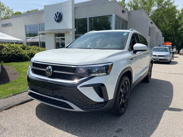 Certified 2022 Volkswagen Taos SE with VIN 3VVLX7B22NM044944 for sale in Glastonbury, CT