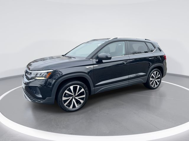 2022 Volkswagen Taos SE's photo