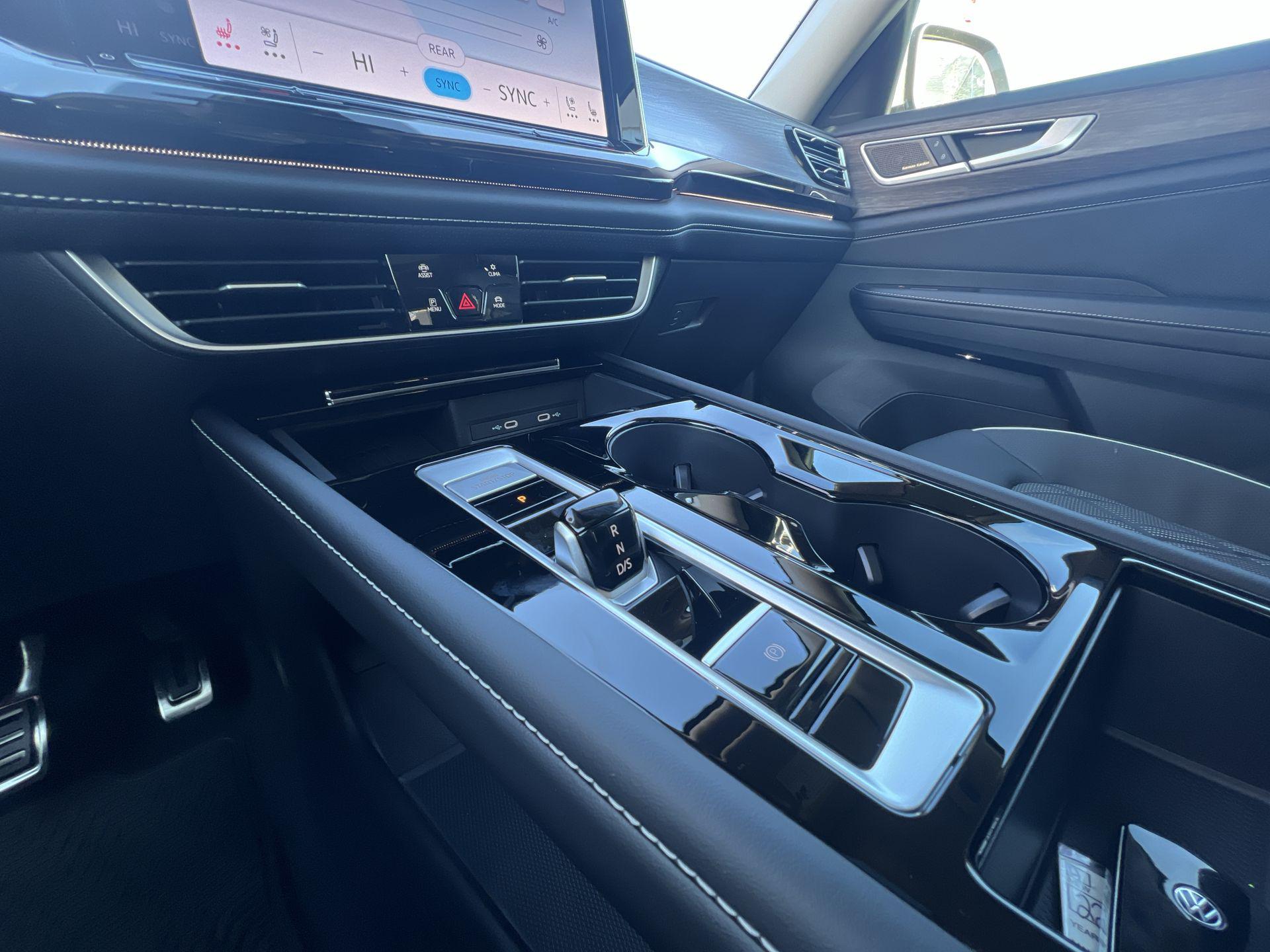 2026 Volkswagen Atlas SEL Premium R-Line - Photo 19