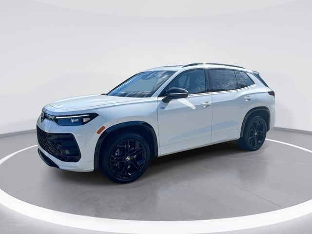 2025 Volkswagen Tiguan SE R-LINE BLACK's photo