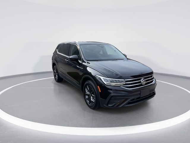 2023 Volkswagen Tiguan SE photo 2