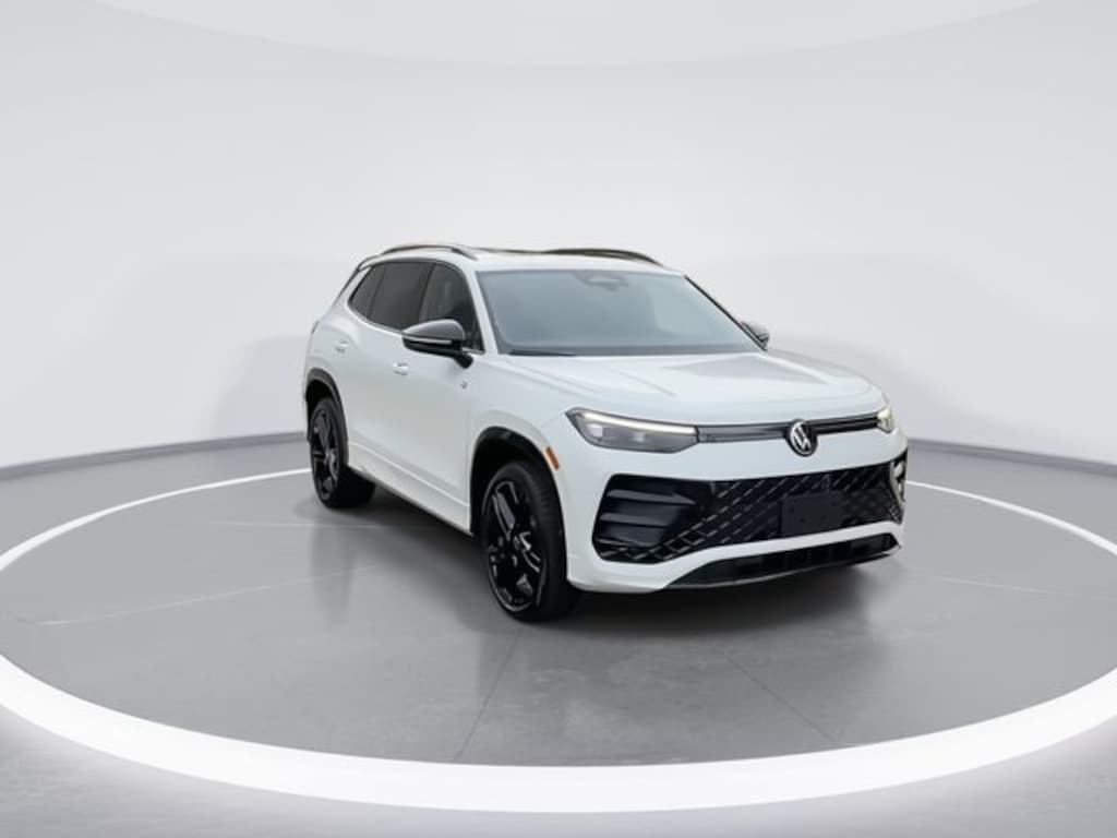 New 2026 Volkswagen Tiguan 2.0T SE R-Line Black SUV