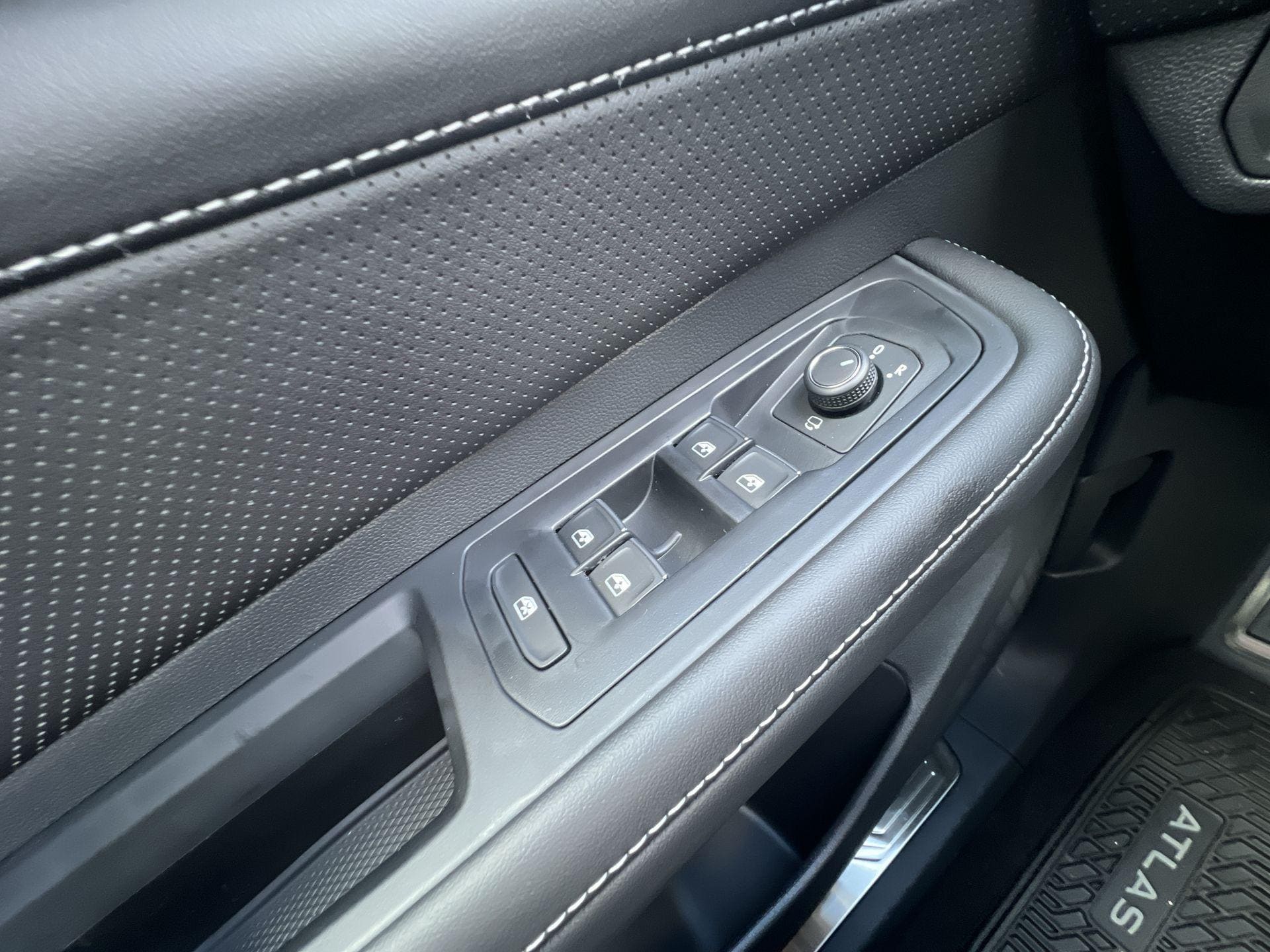 2026 Volkswagen Atlas Cross Sport SEL Premium R-LINE - Photo 13