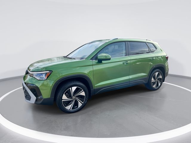 2025 Volkswagen Taos SE's photo