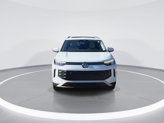 2025 Volkswagen Tiguan SE photo 3