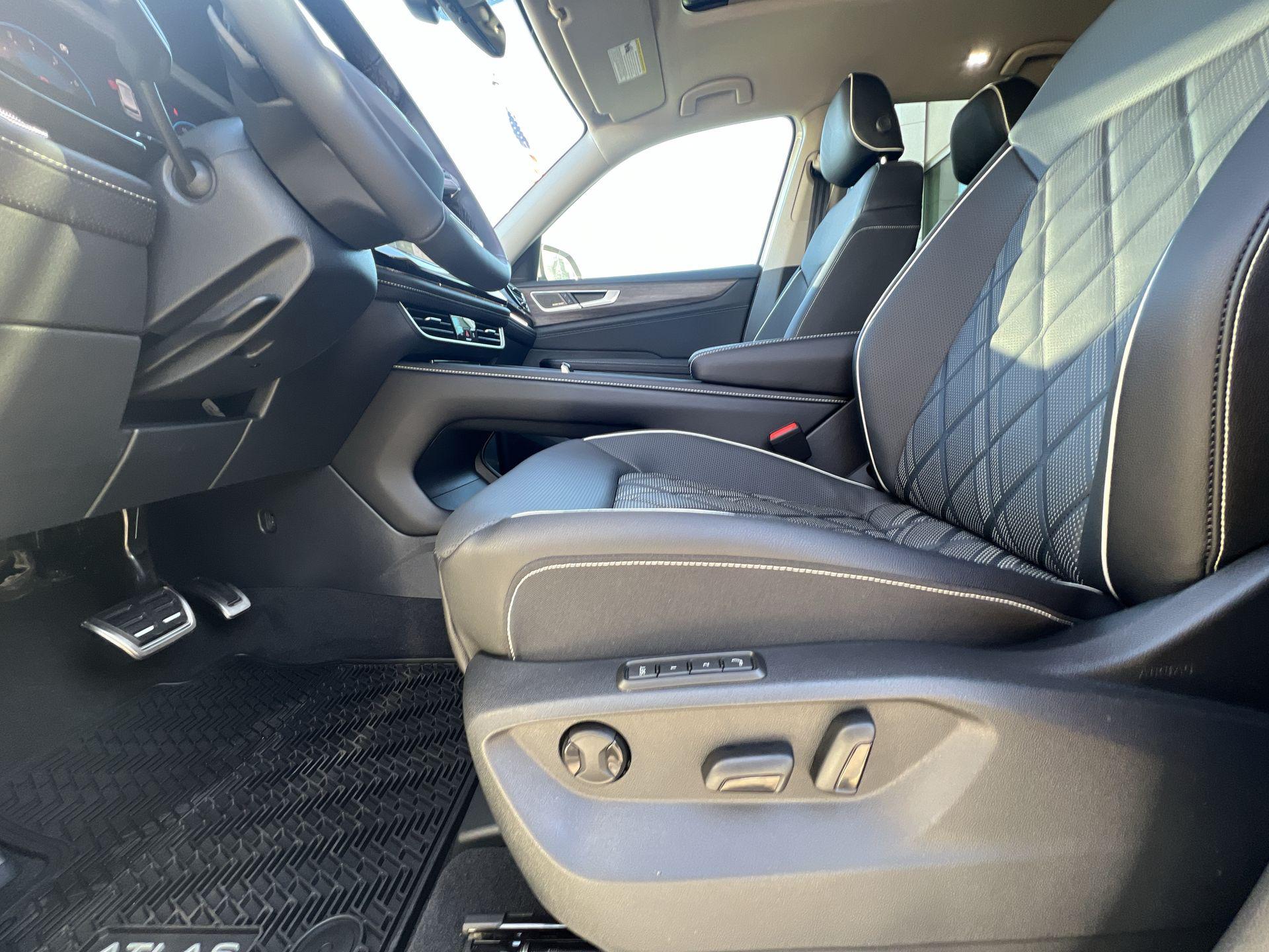 2026 Volkswagen Atlas SEL Premium R-Line - Photo 12