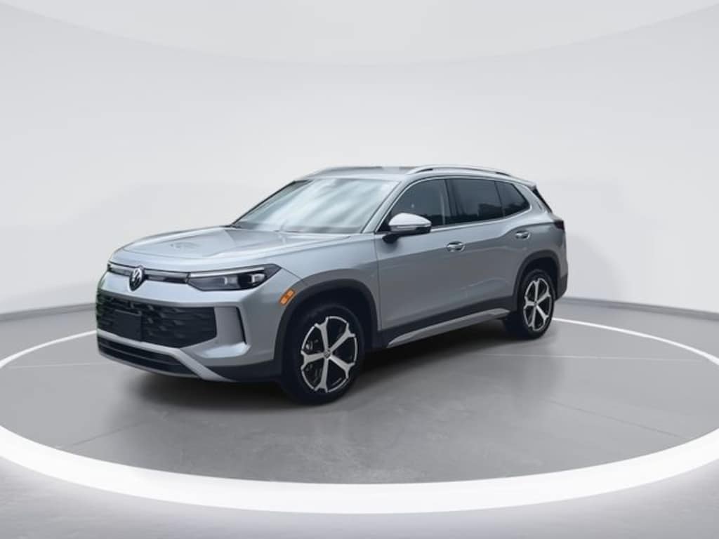 New 2025 Volkswagen Tiguan 2.0T SE SUV