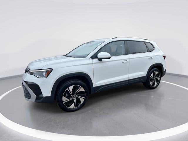 2025 Volkswagen Taos SE's photo