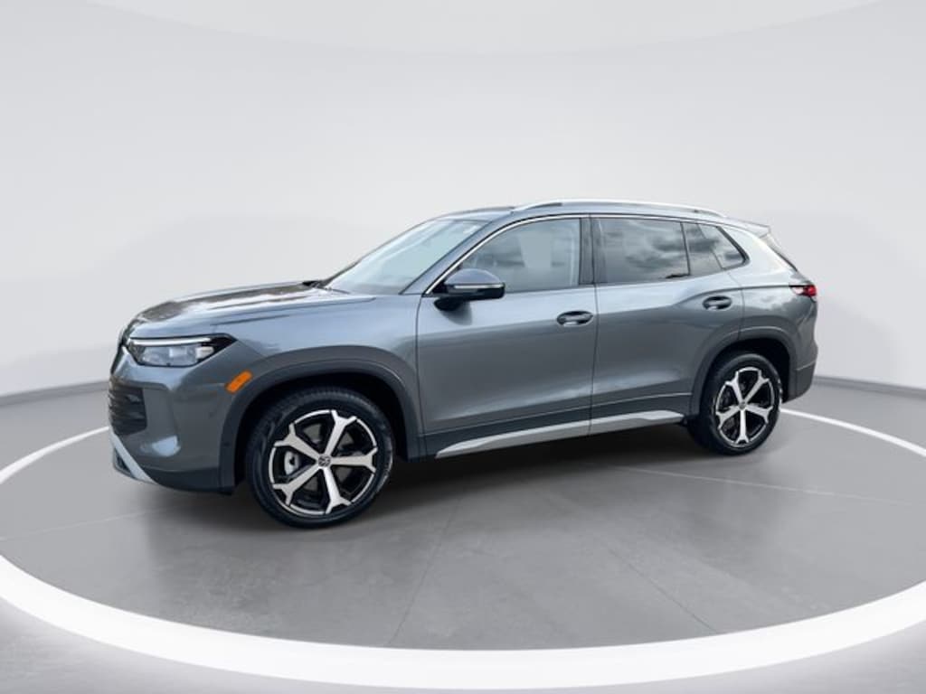 New 2026 Volkswagen Tiguan 2.0T SE SUV