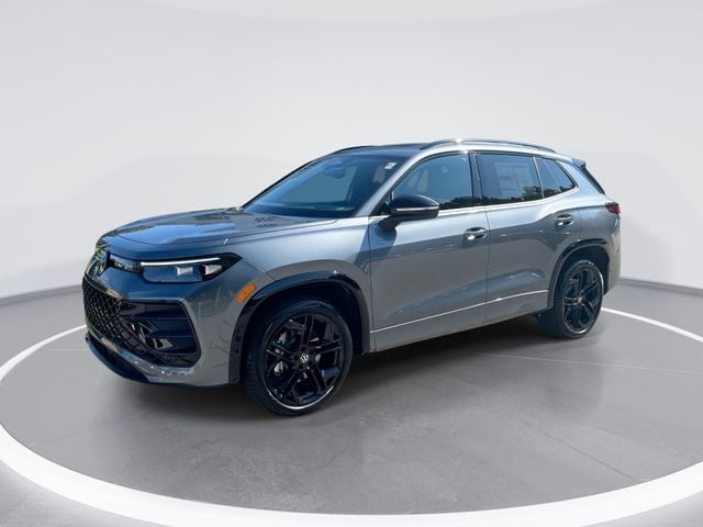 2025 Volkswagen Tiguan SE R-LINE BLACK's photo