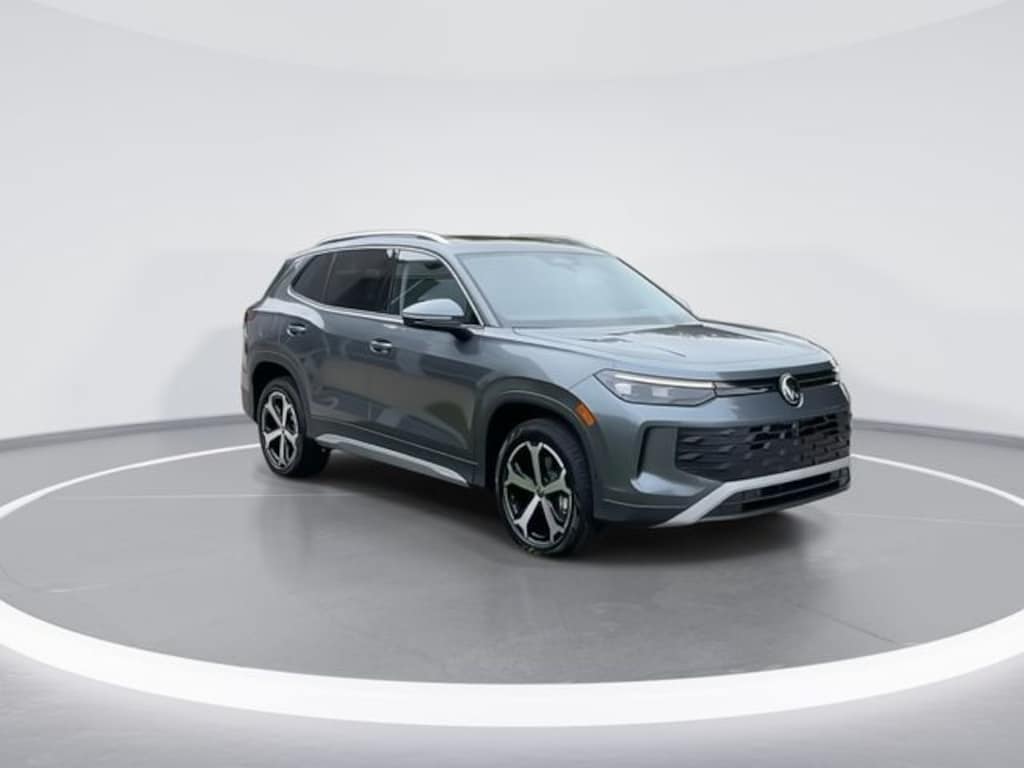 New 2025 Volkswagen Tiguan 2.0T SE SUV