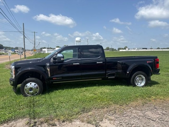 2025 Ford F-450SD Platinum Truck