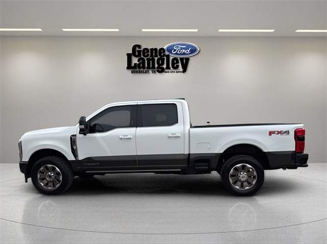 2023 Ford F-350 photo 2