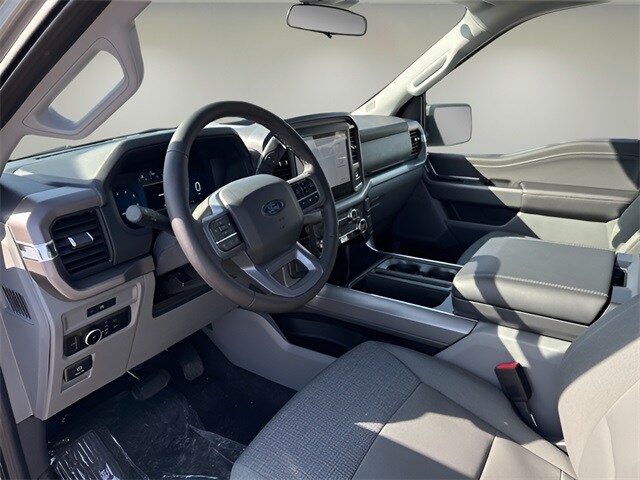 2025 Ford F-150 XLT photo 2