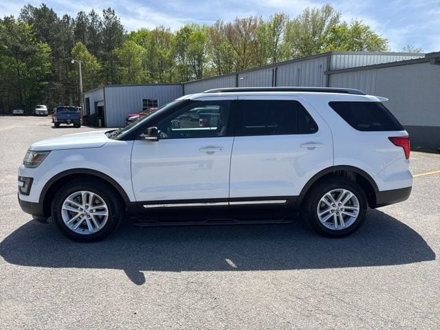 Oxford White 2016 Ford Explorer XLT SUV / Crossover Front-Wheel Drive 6-Speed Automatic