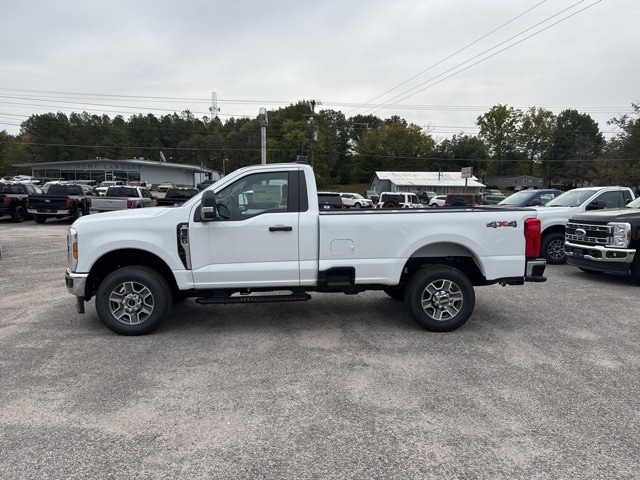 2025 Ford F-350 Super Duty XLT's photo