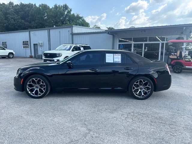 2018 Chrysler 300 Touring's photo